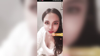 【极品稀缺魔手外购】最新《疯狂抖音》新篇之《小三儿》新增一批高质量美女主播 倒立尿流嘴里了？爽喷了 (9)