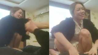 横扫街头炮王佳作【老王探花】足浴店达人，还是有几个漂亮的，风韵犹存的少妇和嫩妹双飞，近景爆操浪叫连连 (1)